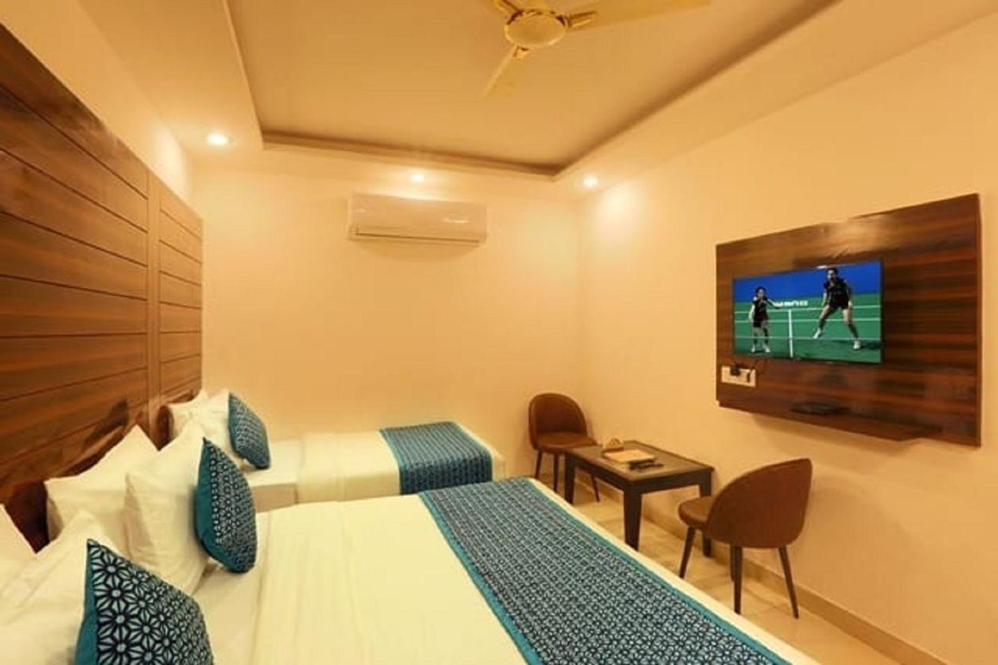 Airport Hotel Chanakya Neu-Delhi Exterior foto
