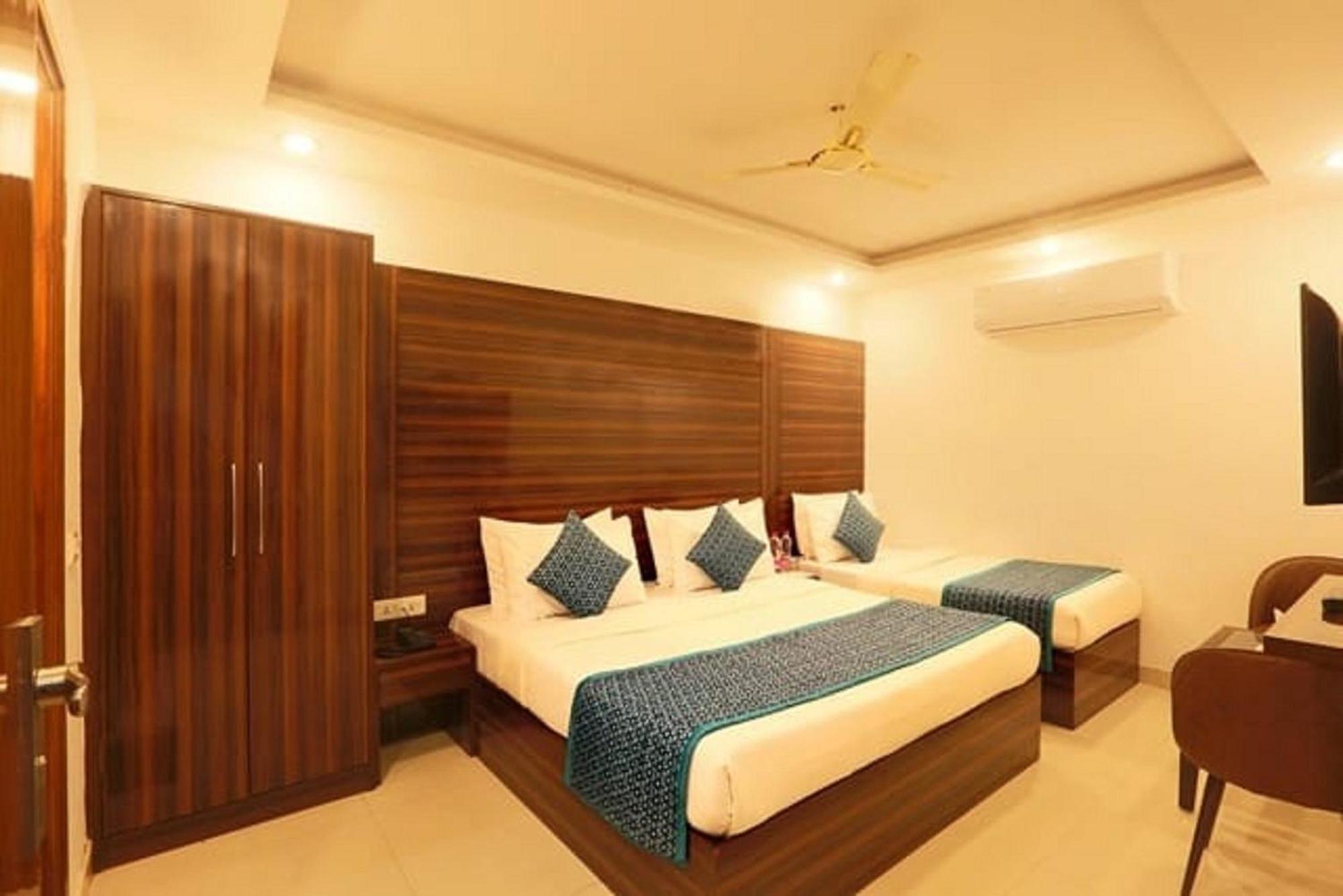 Airport Hotel Chanakya Neu-Delhi Exterior foto