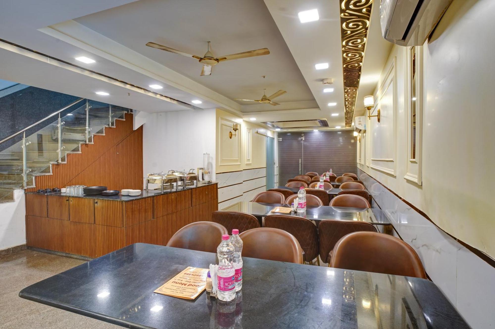 Airport Hotel Chanakya Neu-Delhi Exterior foto