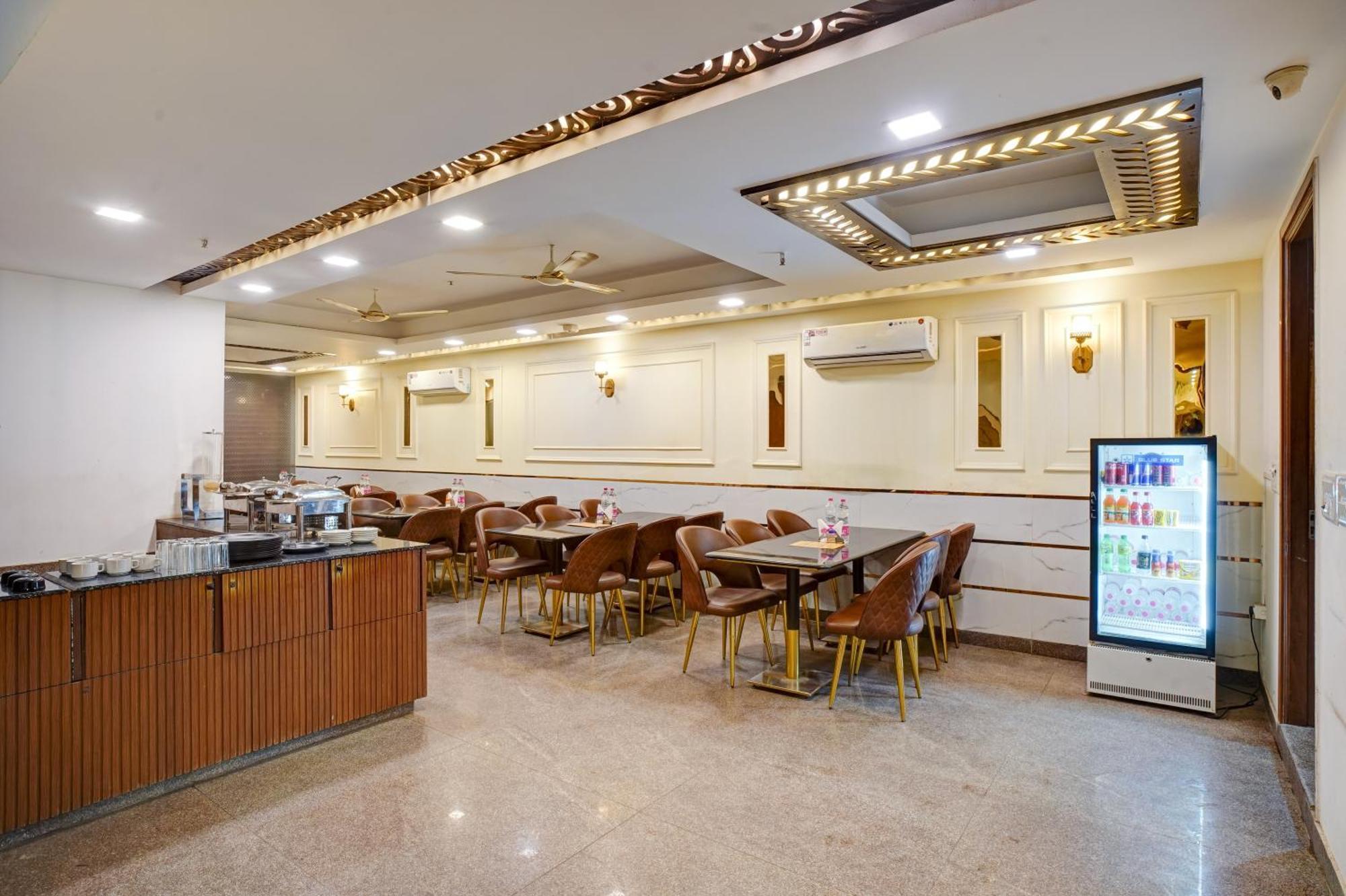 Airport Hotel Chanakya Neu-Delhi Exterior foto